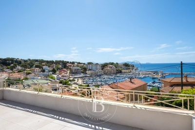 Apartment for sale in CARRY-LE-ROUET  - 4 rooms - 190 m² 