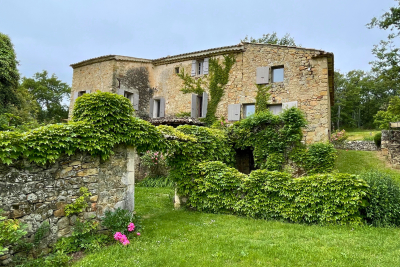 Maison à vendre à APT  - 12 pièces - 273 m² 