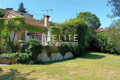 House for sale in MOUGINS  - 5 rooms - 120 m&sup2; 