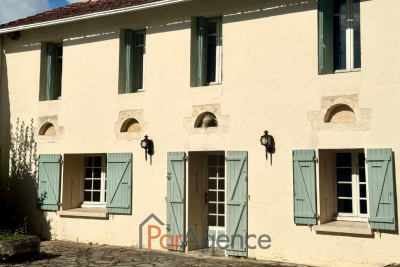 Maison à vendre à ST PALAIS SUR MER Sud - 7 pièces - 205 m² 