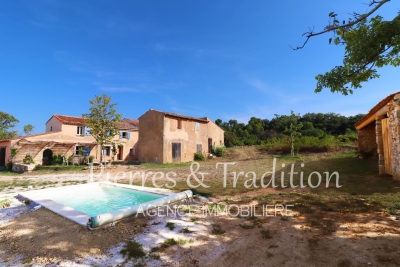 Maison à vendre à BONNIEUX  - 11 pièces - 354 m² 