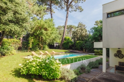 Maison à vendre à LÈGE-CAP-FERRET Sainte-Foy-la-Grande - 8 pièces - 300 m² 