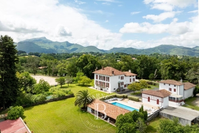 Maison à vendre à URRUGNE  - 18 pièces - 750 m² 