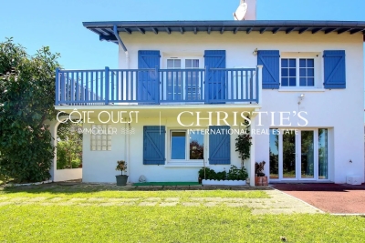 Maison &agrave; vendre &agrave; ST-JEAN-DE-LUZ  - 5 pi&egrave;ces - 200 m&sup2; 