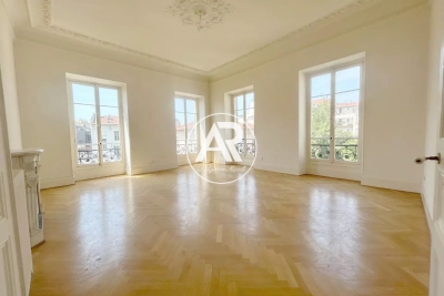 Appartement à vendre plein pied nice coeur centre ville 