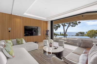 House to rent in ROQUEBRUNE-SUR-ARGENS   - 260 m&sup2; 