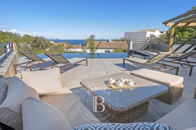 House to rent in LES ISSAMBRES  - 6 rooms - 240 m&sup2; 