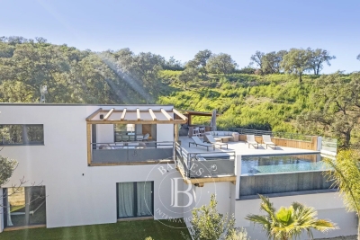 Maison &agrave; louer &agrave; LES ISSAMBRES  - 6 pi&egrave;ces - 240 m&sup2; 