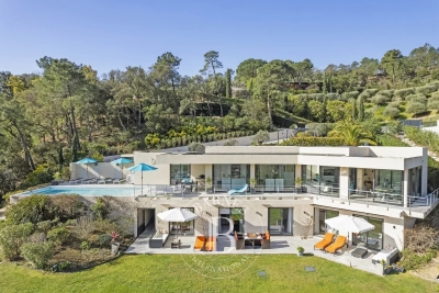 House to rent in GRIMAUD Grimaud - 5 rooms - 340 m&sup2; 