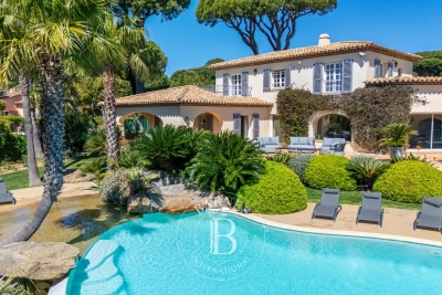 Maison &agrave; louer &agrave; STE-MAXIME   - 325 m&sup2; 