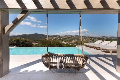 Maison &agrave; louer &agrave; STE-MAXIME  - 6 pi&egrave;ces - 220 m&sup2; 