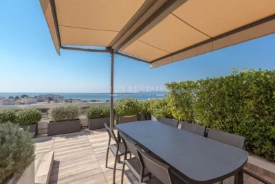 Apartment for sale in JUAN-LES-PINS  - 4 rooms - 142 m&sup2; 