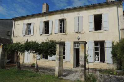 Maison &agrave; vendre &agrave; ST SAVINIEN  - 10 pi&egrave;ces - 280 m&sup2; 