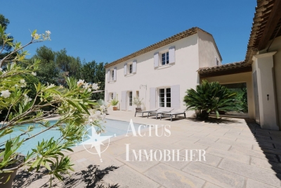 Maison à vendre à SALON-DE-PROVENCE Saint-Loup-Fardeloup - 9 pièces - 195 m² 