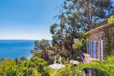 Maison à vendre à THÉOULE-SUR-MER  - 12 pièces - 212 m² 