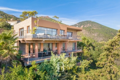 Maison à vendre à THÉOULE-SUR-MER La Badine - 6 pièces - 209 m² 