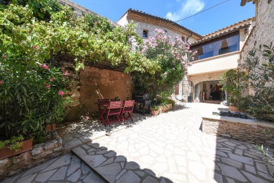 Maison à vendre à UZÈS  - 11 pièces - 300 m² 