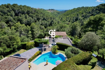 Maison à vendre à ST-LAURENT-DU-VAR Les Rascas-Les Pugets - 6 pièces - 250 m² 