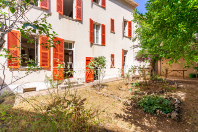 House for sale in TOULON Pont de Suve - 8 rooms - 240 m² 