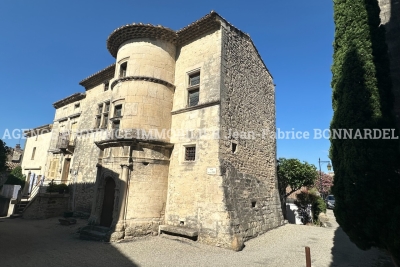 Maison à vendre à ST RESTITUT  - 7 pièces - 246 m² 