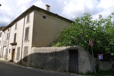 Maison à vendre à TAULIGNAN   - 250 m² 