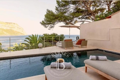 Maison à louer à CASSIS  - 8 pièces - 230 m² 