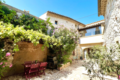 Maison à vendre à REMOULINS  - 10 pièces - 300 m² 