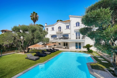 House for sale in CANNES La Californie - 9 rooms - 365 m&sup2; 