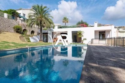 Maison à vendre à NICE Cyrnos - 6 pièces - 301 m² 