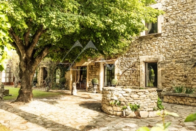 House to rent in L'ISLE-SUR-LA-SORGUE  - 10 rooms - 300 m² 