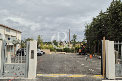 Parking/Garage à louer à LA MOUTONNE    