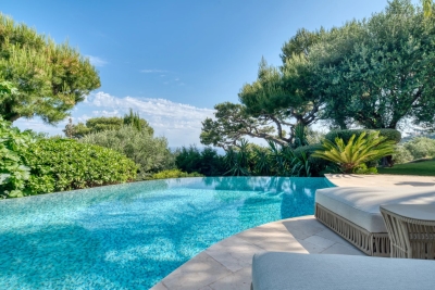 Maison &agrave; louer &agrave; ROQUEBRUNE-CAP-MARTIN  - 5 pi&egrave;ces - 200 m&sup2; 