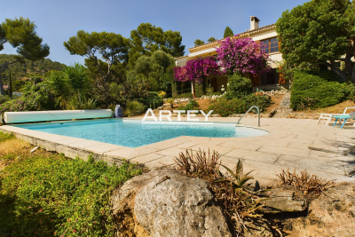 Maison à vendre à CARQUEIRANNE  - 6 pièces - 159 m² 