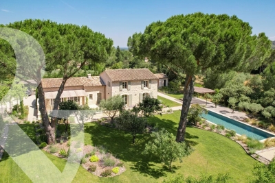 House for sale in EYGALIÈRES Farges-Perier - 8 rooms - 294 m² 