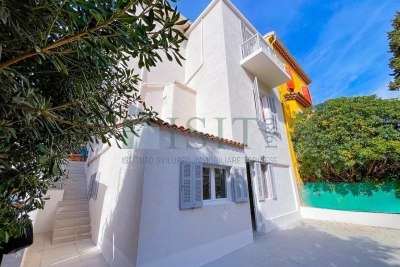 Maison à vendre à NICE Tnl-Beaumont - 8 pièces - 136 m² 