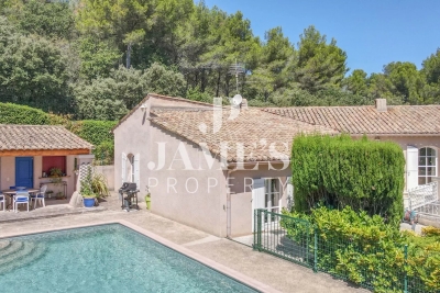 Maison à vendre à NOVES Villeneuve - 6 pièces - 140 m² 