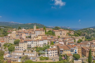 Maison &agrave; vendre &agrave; CHATEAUNEUF-GRASSE  - 8 pi&egrave;ces - 395 m&sup2; 