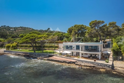 House for sale in STE-MAXIME Le Capet - 7 rooms - 240 m² 