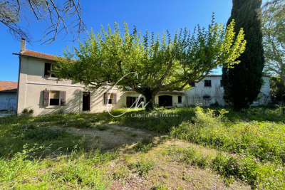 House for sale in ST-RÉMY-DE-PROVENCE Sud Est Plateau Puyricard  - 225 m² 