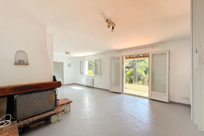 Maison à vendre à CHATEAUNEUF-LE-ROUGE Cabassud-Mireille Lauze - 5 pièces - 107 m² 