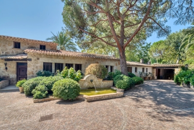 Maison à vendre à LA COLLE-SUR-LOUP Peillon - 9 pièces - 300 m² 