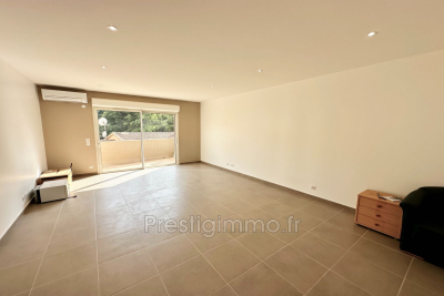Commerce à louer à LE ROURET   - 57 m² 