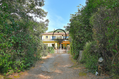 Maison à vendre à TOULON Saint-Jean du Var i - 7 pièces - 180 m² 