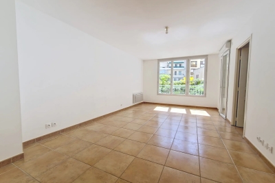 Appartement à vendre à ANTIBES Châteauneuf-Villevieille - 3 pièces - 70 m² 