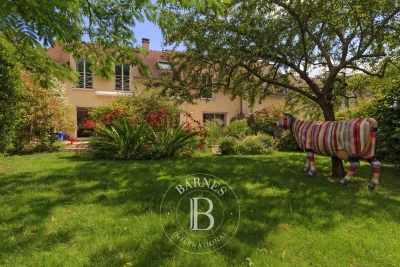 Maison à vendre à BUC  - 10 pièces - 275 m² 
