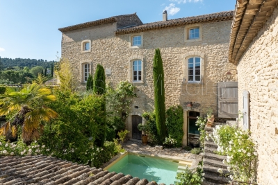 House for sale in CABRIÈRES D'AVIGNON  - 10 rooms - 350 m² 