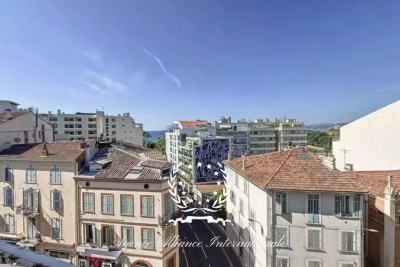 Apartment for sale in CANNES Le Riou - 4 rooms - 121 m² 