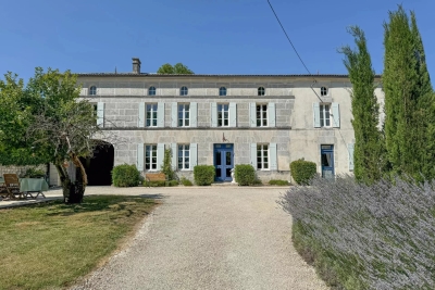 Maison &agrave; vendre &agrave; DOMPIERRE SUR CHARENTE  - 10 pi&egrave;ces - 358 m&sup2; 