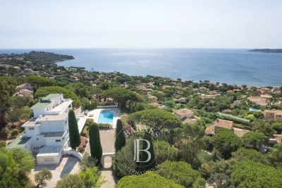 House for sale in STE-MAXIME Ville-Les Saquedes-Le Bouillonnet - 12 rooms - 500 m&sup2; 