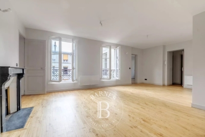 Apartment for sale in PARIS 7EME Les Archives 1 - 4 rooms - 76 m² 